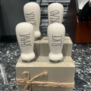 Rae Dunn cheese / serve knifes